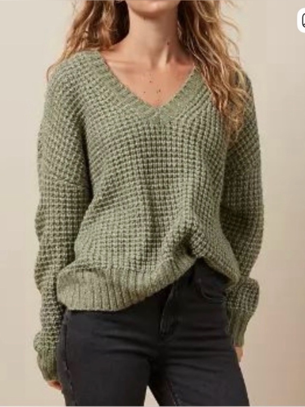 American Eagle V-Neck Chunky Knit Sweater in Soft Olive Green